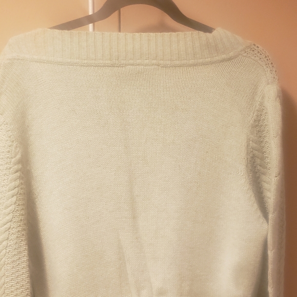 Plus-size v neck sweater NWT - Picture 3 of 3